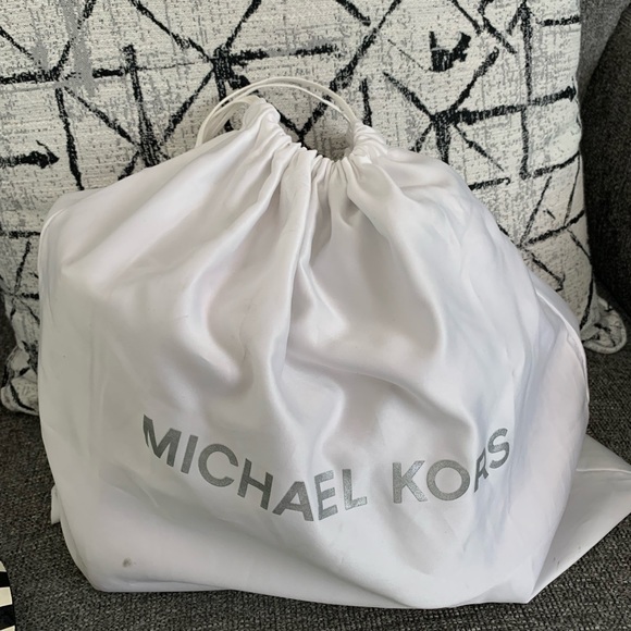 Michael Kors Shoulder Crossbody Bag Size 8L x 10W x 5D - Picture 16 of 17